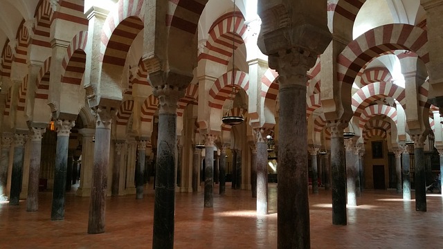 mosquecathedral-of-cordoba-1541600_640